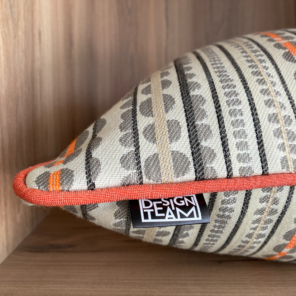 Cobblestone Mud with Piping