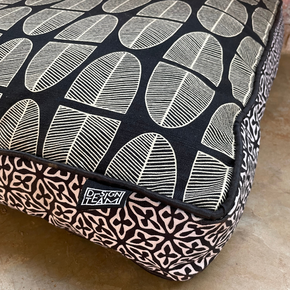 Botanical Black Pet Bed