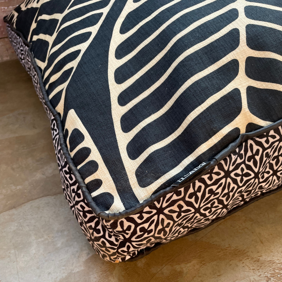 Botanical Black Pet Bed