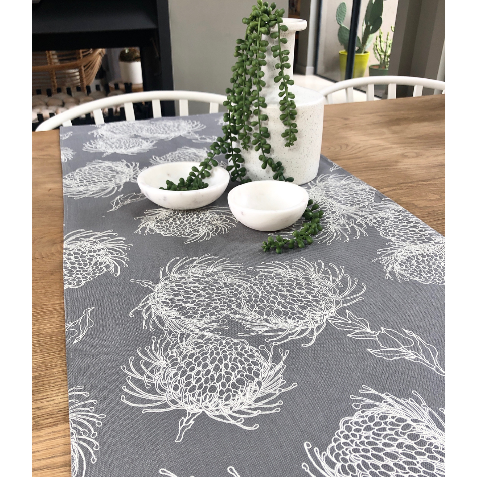 Table Runner Garden Bloom Grey